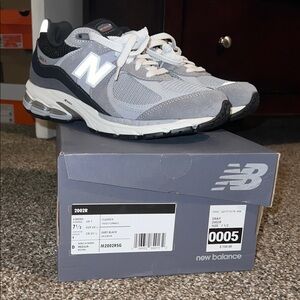 New Balance Men's Gray 2002R